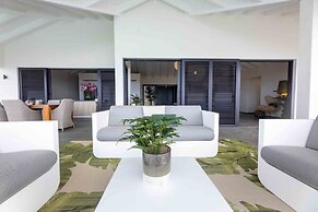 Modern Vibrant Villa With Terrace Private Pool
