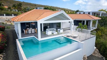 Modern Vibrant Villa With Terrace Private Pool