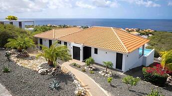 Modern Vibrant Villa With Terrace Private Pool