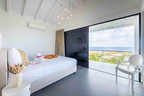 Modern Vibrant Villa With Terrace Private Pool