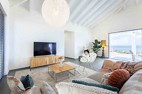 Modern Vibrant Villa With Terrace Private Pool