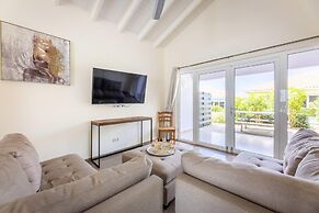 Charming 2BR Apt With Tropical Garden Pool