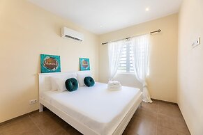Charming 2BR Apt With Tropical Garden Pool