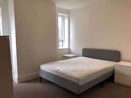 Hull Spacious Apartment 7