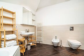 Lavish And Chic Duplex Apartment for Families and Couples