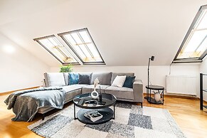 Lavish And Chic Duplex Apartment for Families and Couples
