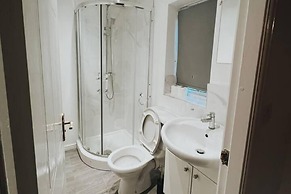 Stunning 3-bed House in Oldbury