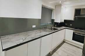 Stunning 3-bed House in Oldbury