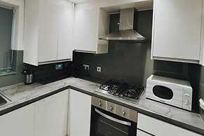 Stunning 3-bed House in Oldbury