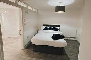 Stunning 3-bed House in Oldbury