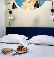 Blue Blood for 11 by Fragola Apartments