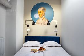 Blue Blood for 11 by Fragola Apartments
