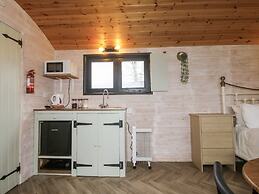 Aston - Shepherd Hut