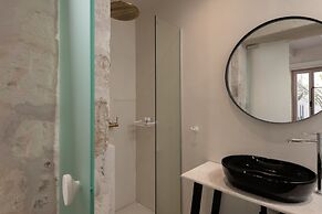 Sutor Chic Manor