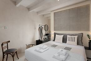 Sutor Chic Manor