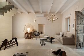 Sutor Chic Manor