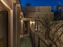 Sutor Chic Manor