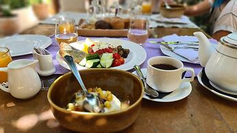 Sutor Chic Manor
