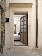 Sutor Chic Manor