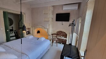 Sutor Chic Manor