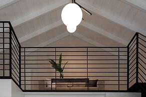 Sutor Chic Manor