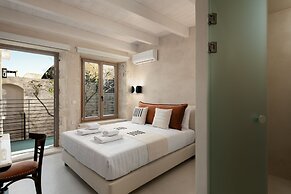 Sutor Chic Manor