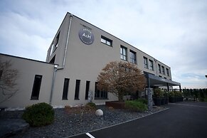 Arrow Hotel