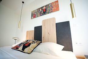 Arrow Hotel