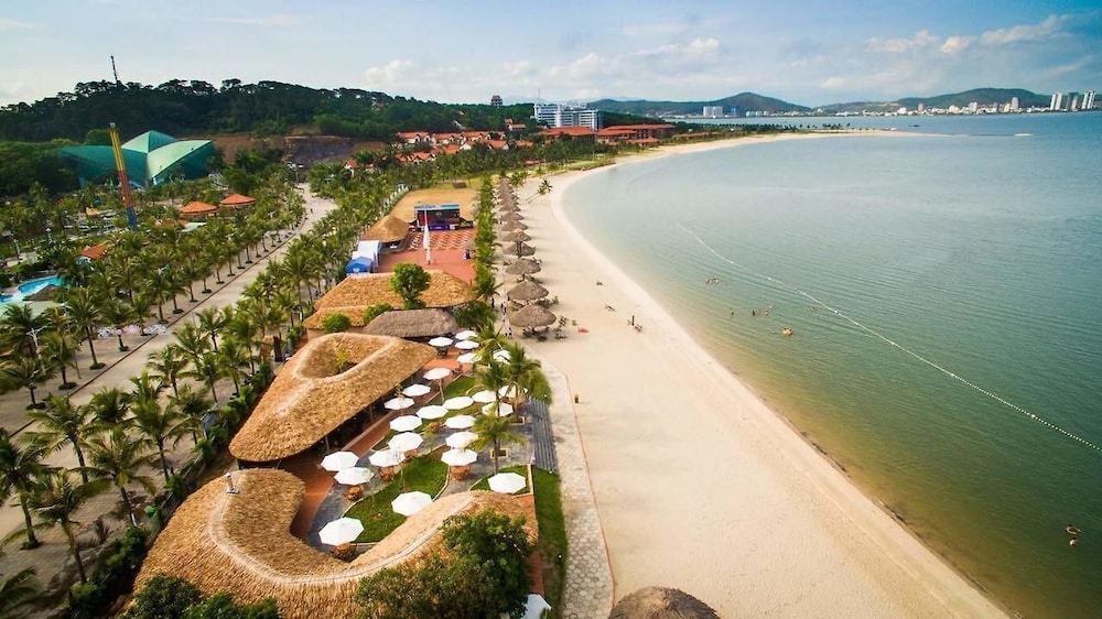 Moon Halo Hotel