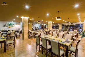 Moon Halo Hotel