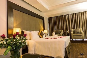 Moon Halo Hotel