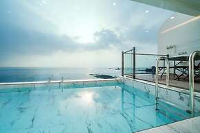 ON Pool Villa