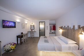 Myrsini's Luxury Suites