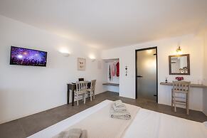 Myrsini's Luxury Suites