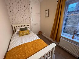 Captivating 3-bed Cottage in Saltaire