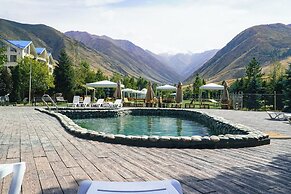 Mountain View Hot Spring Resort
