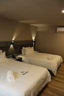 Giluxe Hotel