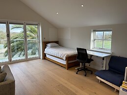 Immaculate Studio Apartment Just Outside Penzance
