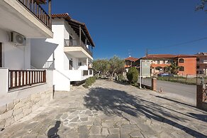 Eleon Suites & Apartments