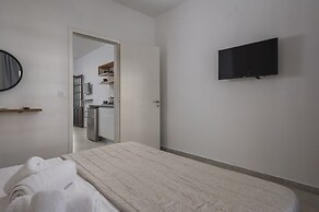Eleon Suites & Apartments