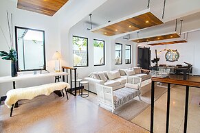 Villa Azure Ocean Suites