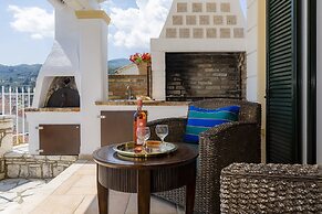 Solaris Methea Deluxe Suites