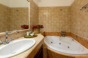 Solaris Methea Deluxe Suites