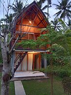Jungle House - surf & stay