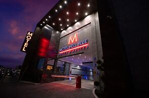 Hotel Hell Blue
