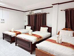 Vangvieng Sisavang Mountain View Hotel