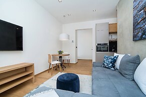 Charming Apartment In Famous Area
