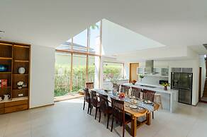 Enjoy A Luxurious 5 Bedroom Villa