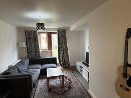 Immaculate 2-bed Apartment in Greenhithe