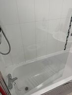 Immaculate 2-bed Apartment in Greenhithe